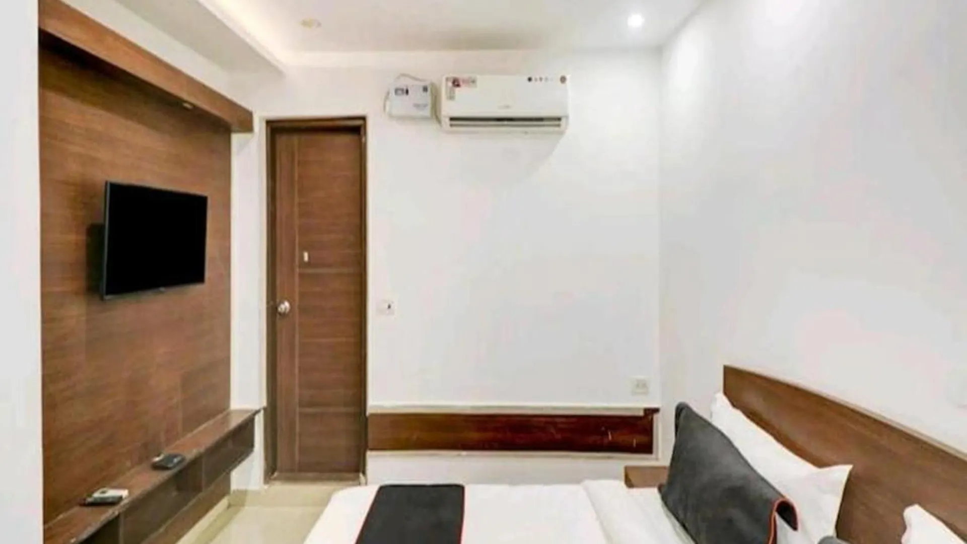 Aravali Residency B&B New Delhi Hotel